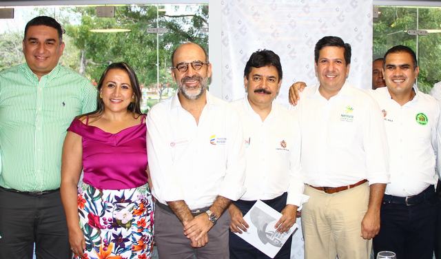 Diego Andrés Manrique Barreto, coordinador Obras Civiles y Gerencia Proyecto Jardín de Oriente de Comfamiliar. Sandra Hernández, presidente Asamblea del Departamento. Camilo Sánchez  Ortega, ministro de Vivienda, Ciudad y Territorio. Carlos Julio González Villa, gobernador del Huila. Rodrigo Lara Sánchez, alcalde de Neiva. Rodney Perdomo, director de Fonvihuila.